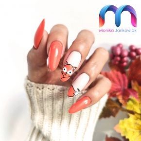 Manicure z lisekiem na paznokciach MaluLac pomysł na jesienne paznokcie