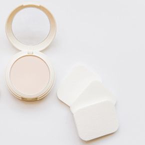 Claresa Girl Pow(d)er! 03 Sunkissed puder prasowany do twarzy + 25 x lateksowe gąbeczki do makijażu