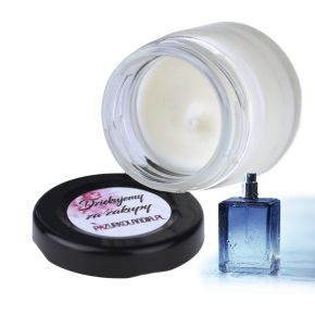 Gratis do zakupów zapachowa świeca męskie perfumy + zawieszka