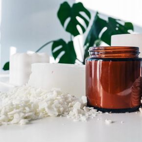 Gratis do zakupów zapachowa świeca męskie perfumy + zawieszka
