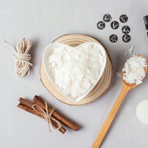 Gratis do zakupów zapachowa świeca męskie perfumy + zawieszka