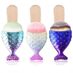 Pędzel rybka syrenka do pyłu makijażu Chubby Mermaid Brush kolor gold złoty