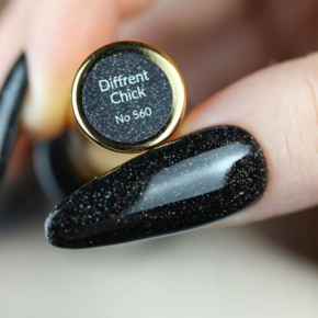 Boska Nails Up Divina 560 Diffrent Chick Czarny z drobinkami holo lakier hybrydowy 10ml