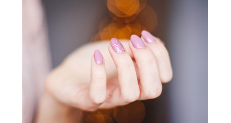 Manicure kombinowany – co to jest i jak go wykonać?
