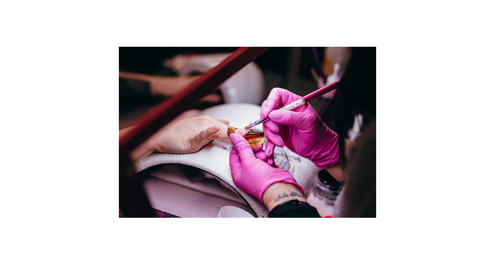 Wyposażenie salonu manicure – na co zwracać uwagę i czego potrzebujesz?